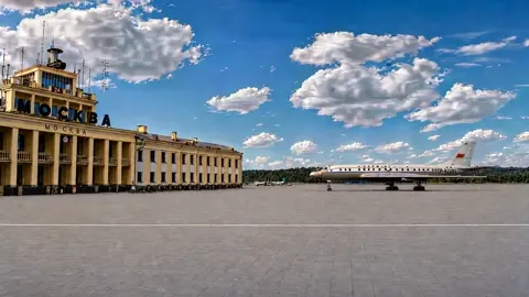 камера статична. нет движения камеры. двигаются только…